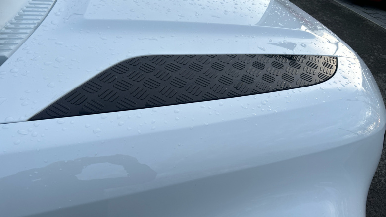 Land Rover Defender 3.0 D250 X-Dynamic SE 90 3dr Auto Diesel Estate